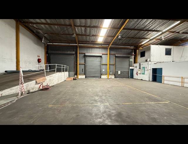 1,943M² WAREHOUSE TO LET IN SPRINGFIELD PARK